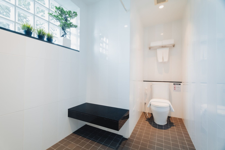 Bathroom 5, Xinlor House, Phuket Island