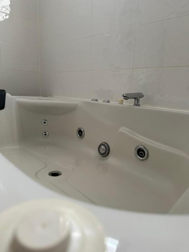Bathroom 4, Brooklyn Motel, Sydney