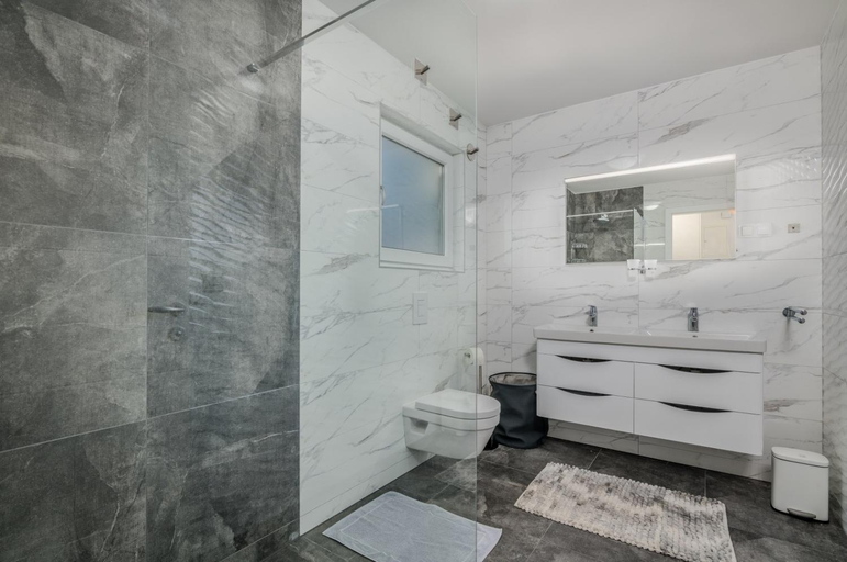 Bathroom 2, Apartments Elle Luxury Vantacici, Malinska-Dubašnica