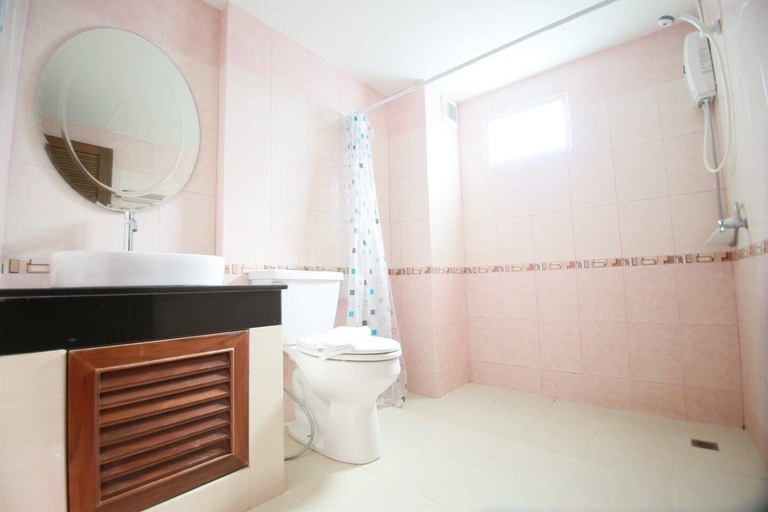 Bathroom 5, Pintree Service Apartment, Pattaya