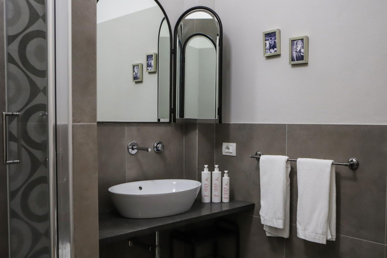 Room 4, Il Loggiato - Stella Apartment by Wonderful Italy, Napoli