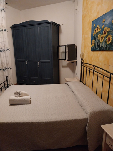 Bedroom 3, Hotel Carol, Rimini