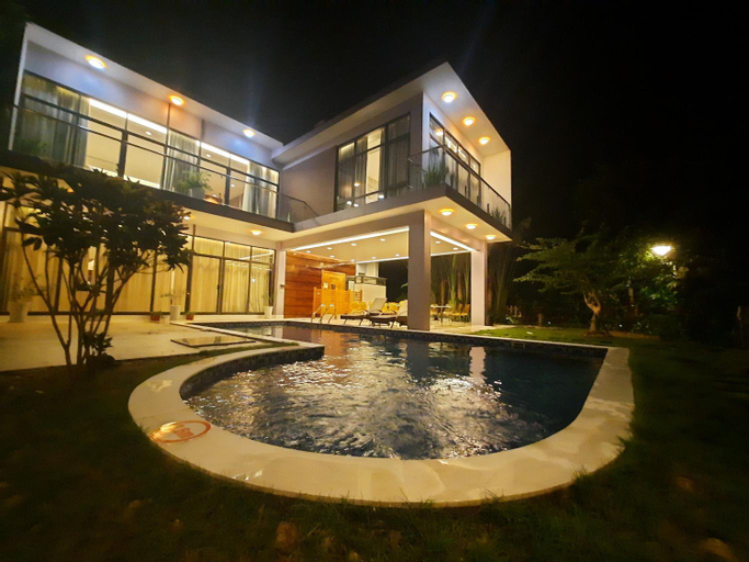 Exterior 2