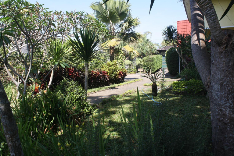 Exterior & Views 11