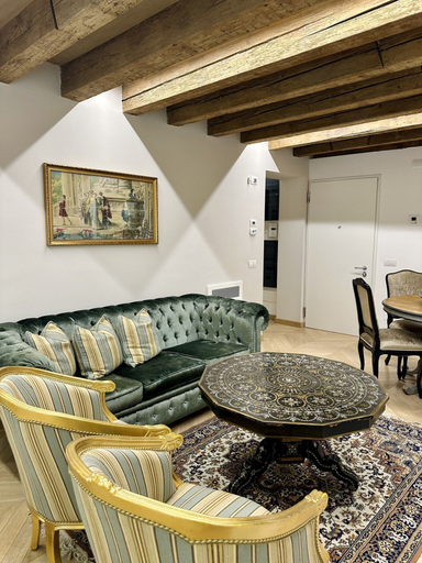 Others 4, The Ambassador Apartment, Verona