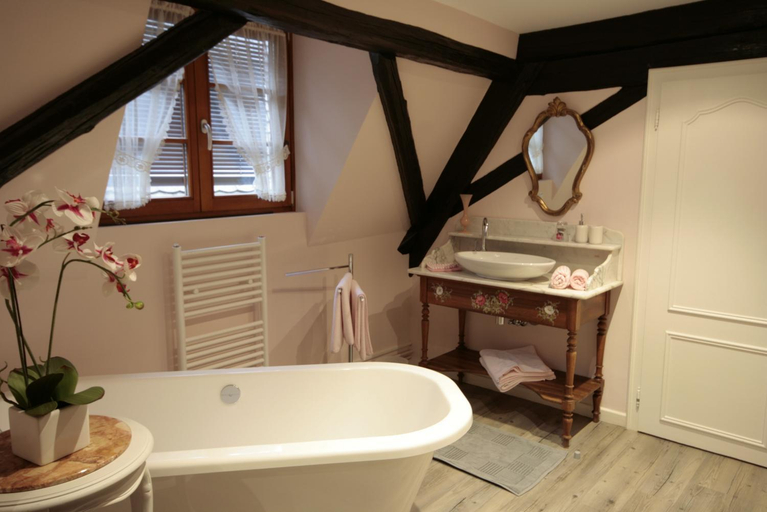 Bathroom 2, Appartement Louise avec Balcon, Haut-Rhin