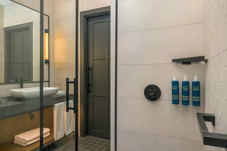 Bathroom 4, Four Points By Sheraton Budapest Danube, Budapesti