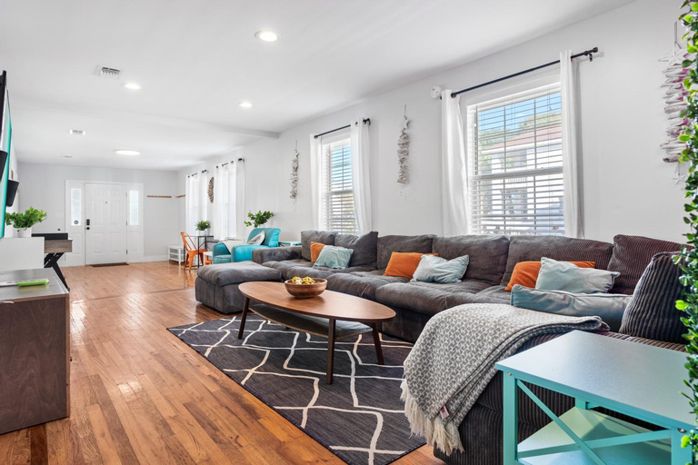 Others 5, Zula Life Beach House, Sleeps 16, Private Heated Pool and Spa, 4min Walk To The Beach, Pets Welcome,, Okaloosa