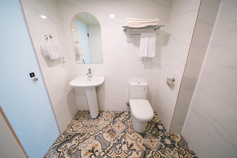 Bathroom 4, Jezreel Inn, Kaohsiung