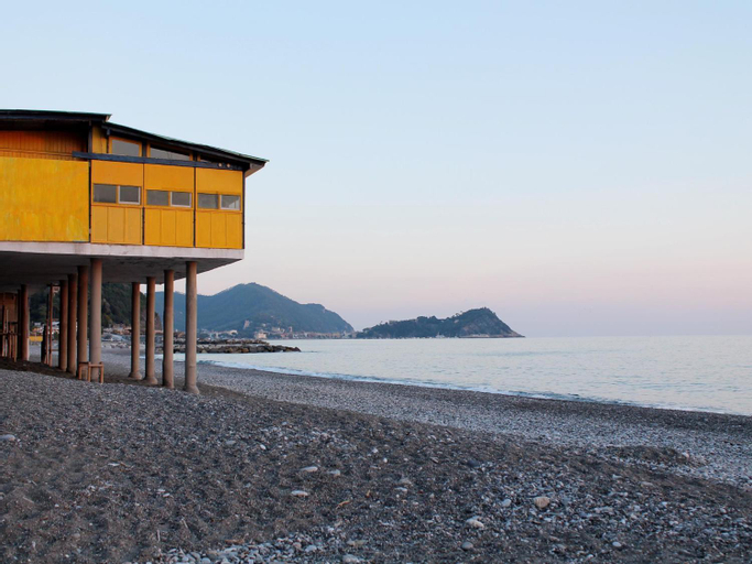 Lo Scoglio by Holiday World, Genova