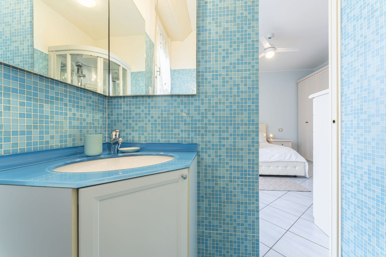 Bathroom 4, Leandro's House, Pistoia