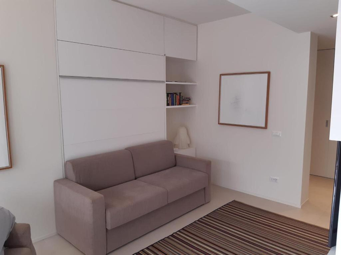 Others 4, Olivo House 2, La Spezia