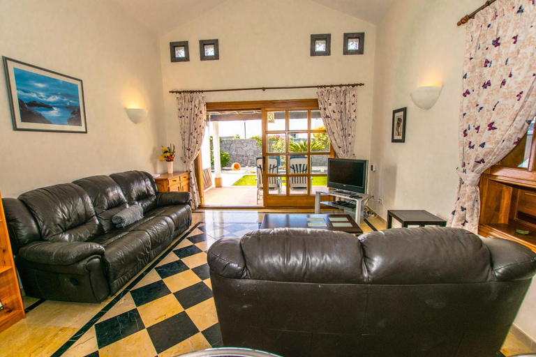 Shared lounge/TV area