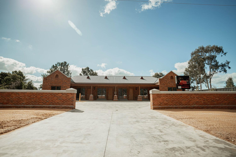 Others 4, Red Waratah Accommodation, Gr. Bendigo - Inner North