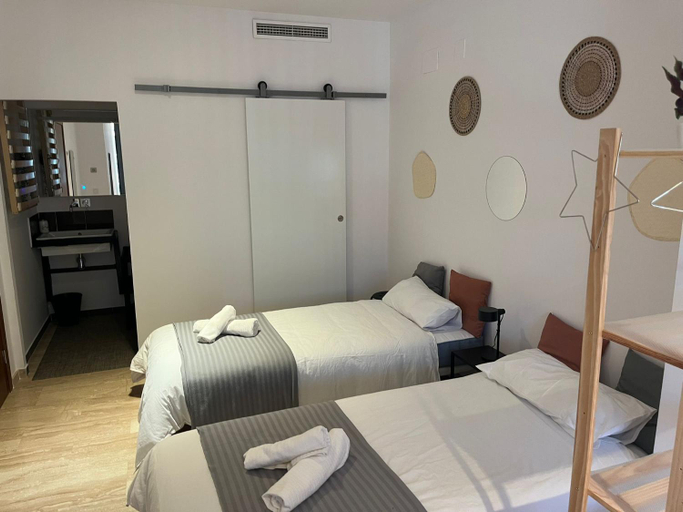Others 3, Pension Les Eres, Valencia