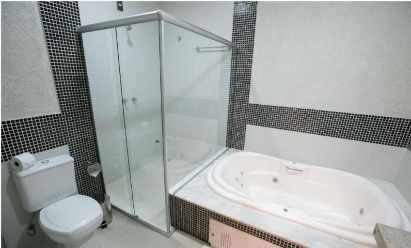 Bathroom 3, Hotel Colombo, Barra do Garças