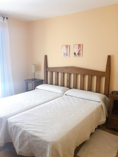 Bedroom 3, Aparhotel Casa Arnal, Huesca