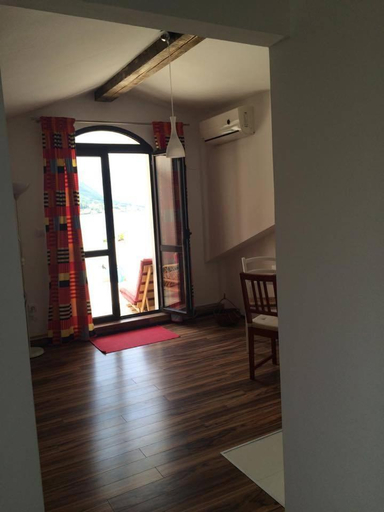Others 3, Apartment Jovana