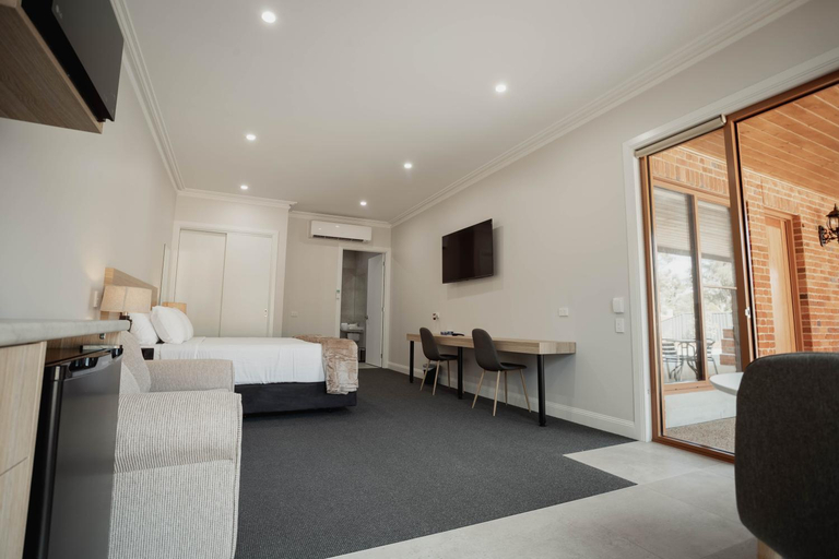 Others 3, Red Waratah Accommodation, Gr. Bendigo - Inner North