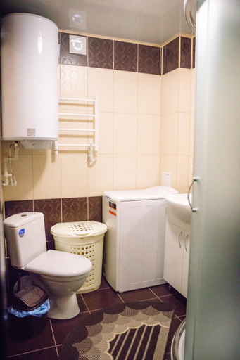 Bathroom 2, Стежка в гори, Verkhovyns'kyi