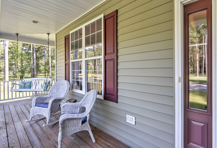 Oriental House on 1 Acre with Wraparound Porch!, Pamlico