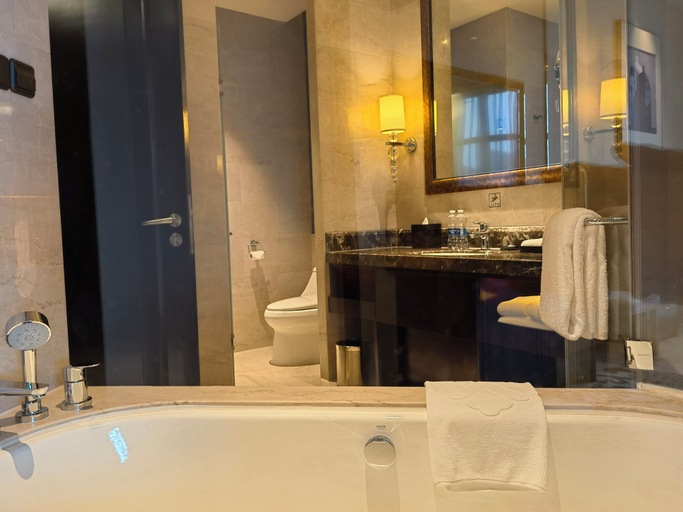 Bathroom 5, Wyndham Grand Xian South, Xi'an