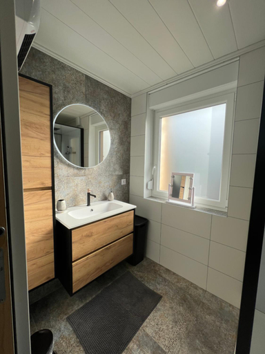 Bathroom 4, Le Sejour qu'on M, Nord