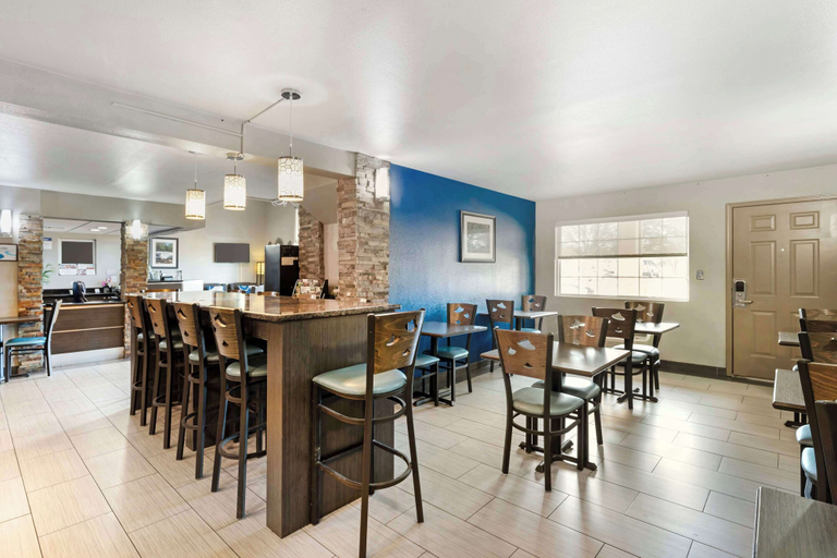 Food & Drinks 5, Best Western Van Buren Inn, Crawford