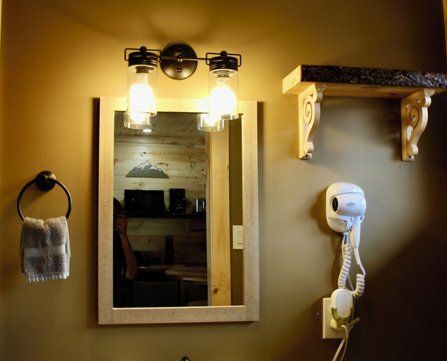 Bathroom 3, Lake Haven Motel, Warren