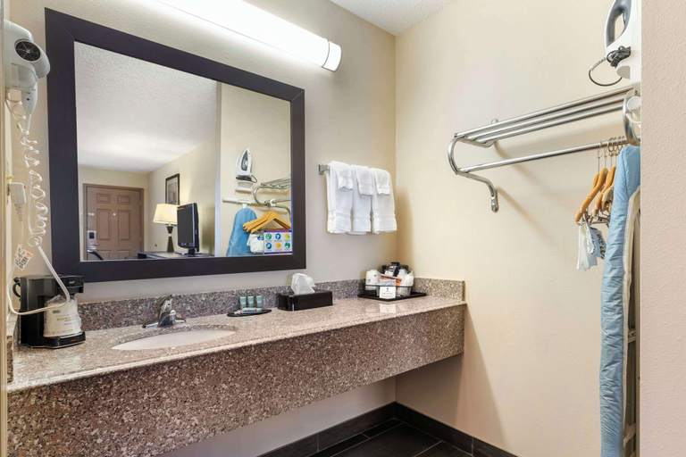 Bathroom 4, Best Western Van Buren Inn, Crawford
