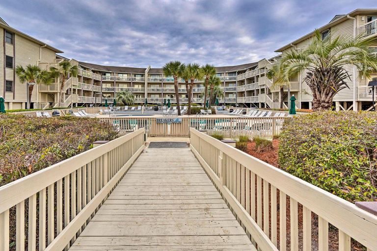 Exterior & Views