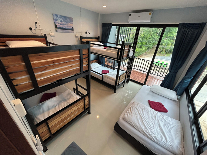 Bedroom 1, Boom Hostel Khao Sok, Phanom