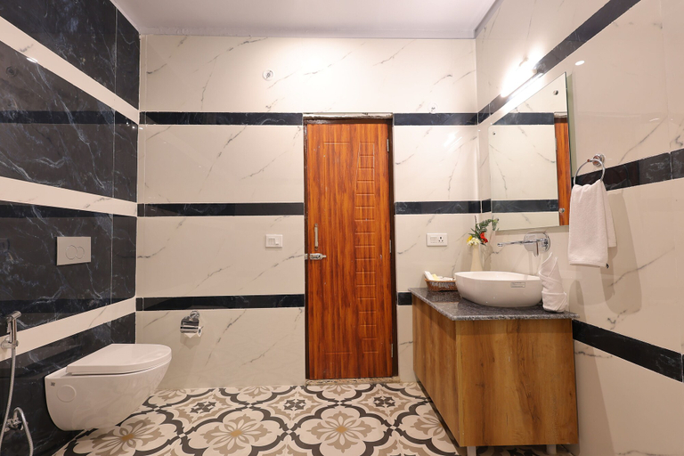 Bathroom 4, Corbett Tusker Meadows by White Flower, Nainital