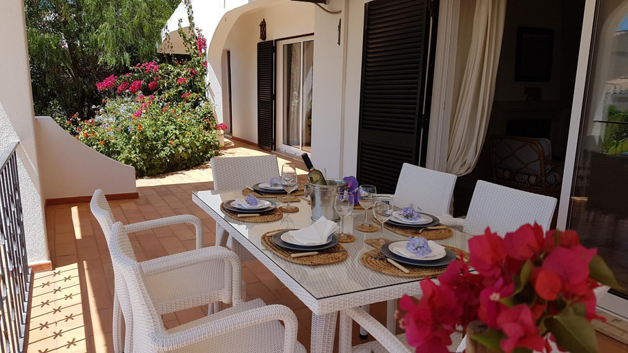 Others 5, Villa Navita, Loulé