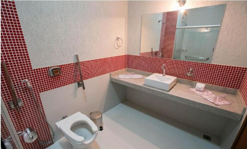 Bathroom 3, Hotel Colombo, Barra do Garças