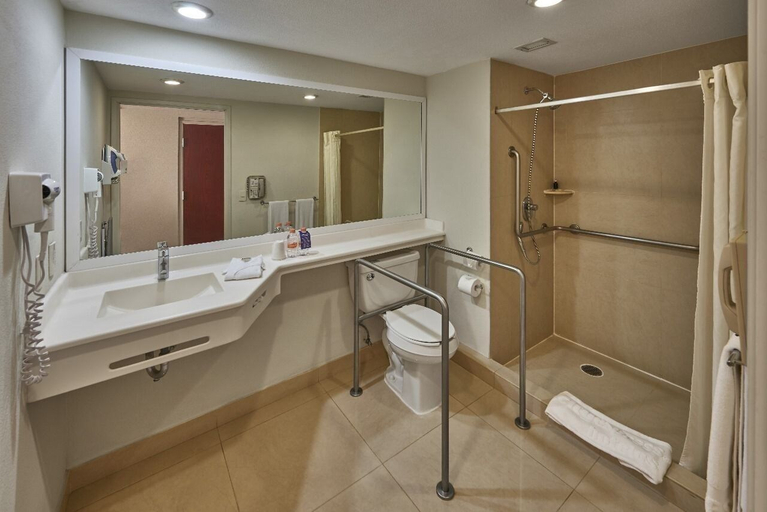 Bathroom 5, City Express Mazatlan, Mazatlán