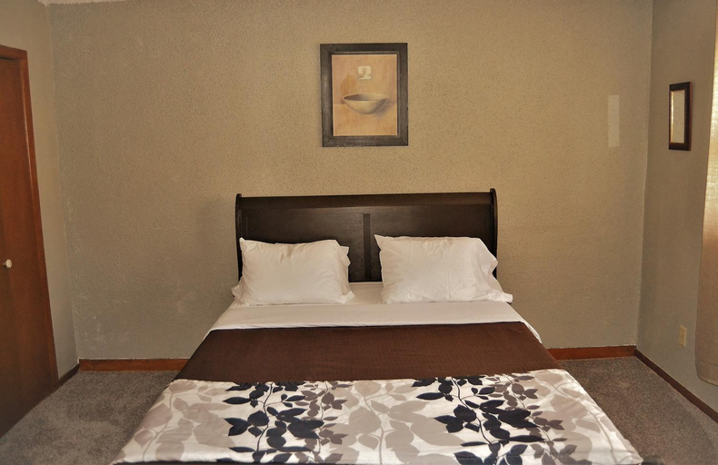 Bedroom 1, Urban Oasis, Grand Forks