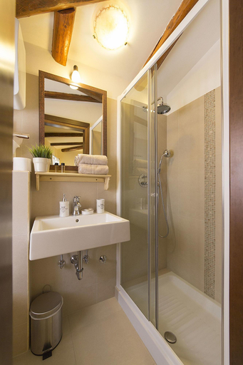 Bathroom 3, Rooms Duketis, Rovinj