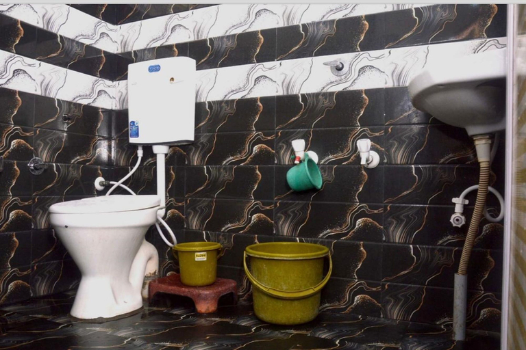 Bathroom 3, Hotel Kaanha, Devbhumi Dwarka