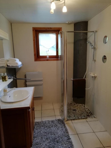 Others 4, Chambres en chalet petit dejeuner inclus, Haute-Savoie