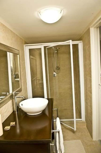 Bathroom 3, Villa Moringa Guesthouse, Windhoek East