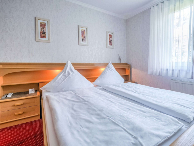 Bedroom 2, Moderne Ferienwohnung am Wald in Schwalefeld, Waldeck-Frankenberg