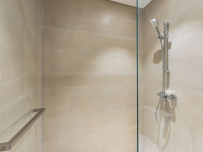 Bathroom shower 2, Luxury Meydan Escape Condo with City View, Dubai