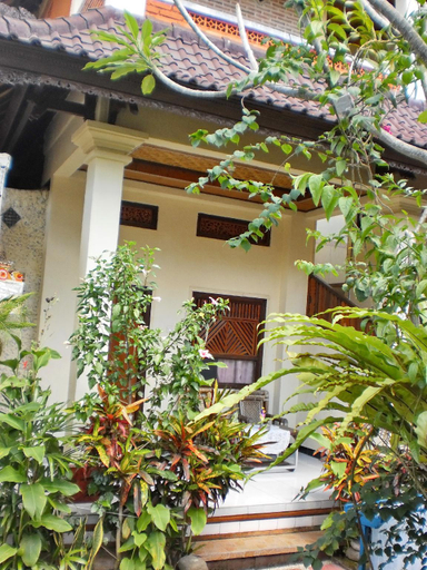 Exterior 3