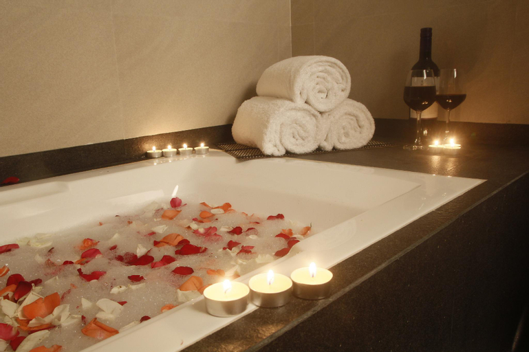 Bathroom 14
