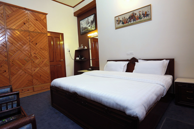 Bedroom 2, The Edgeworth, Shimla
