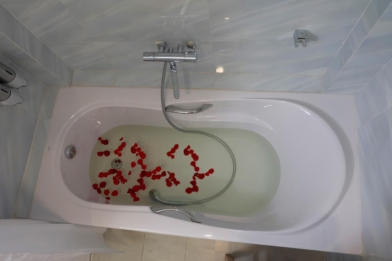 Bathroom 28