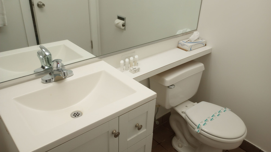 Bathroom 3, Upper Delaware Inn, Delaware