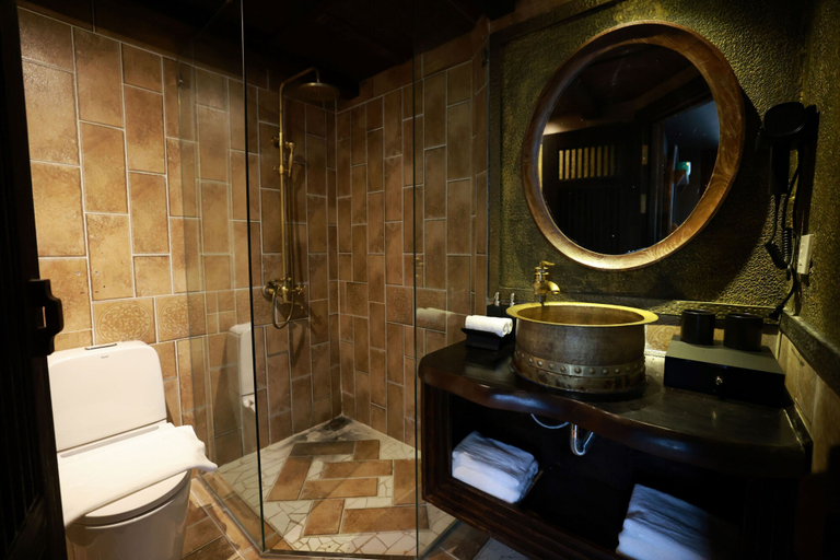 Bathroom 5, Kecho Legacy Hotel & Spa, Hoร n Kiแบฟm