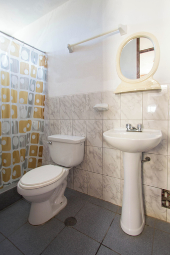 Bathroom, Hotel Yuraq Wasi, Caylloma